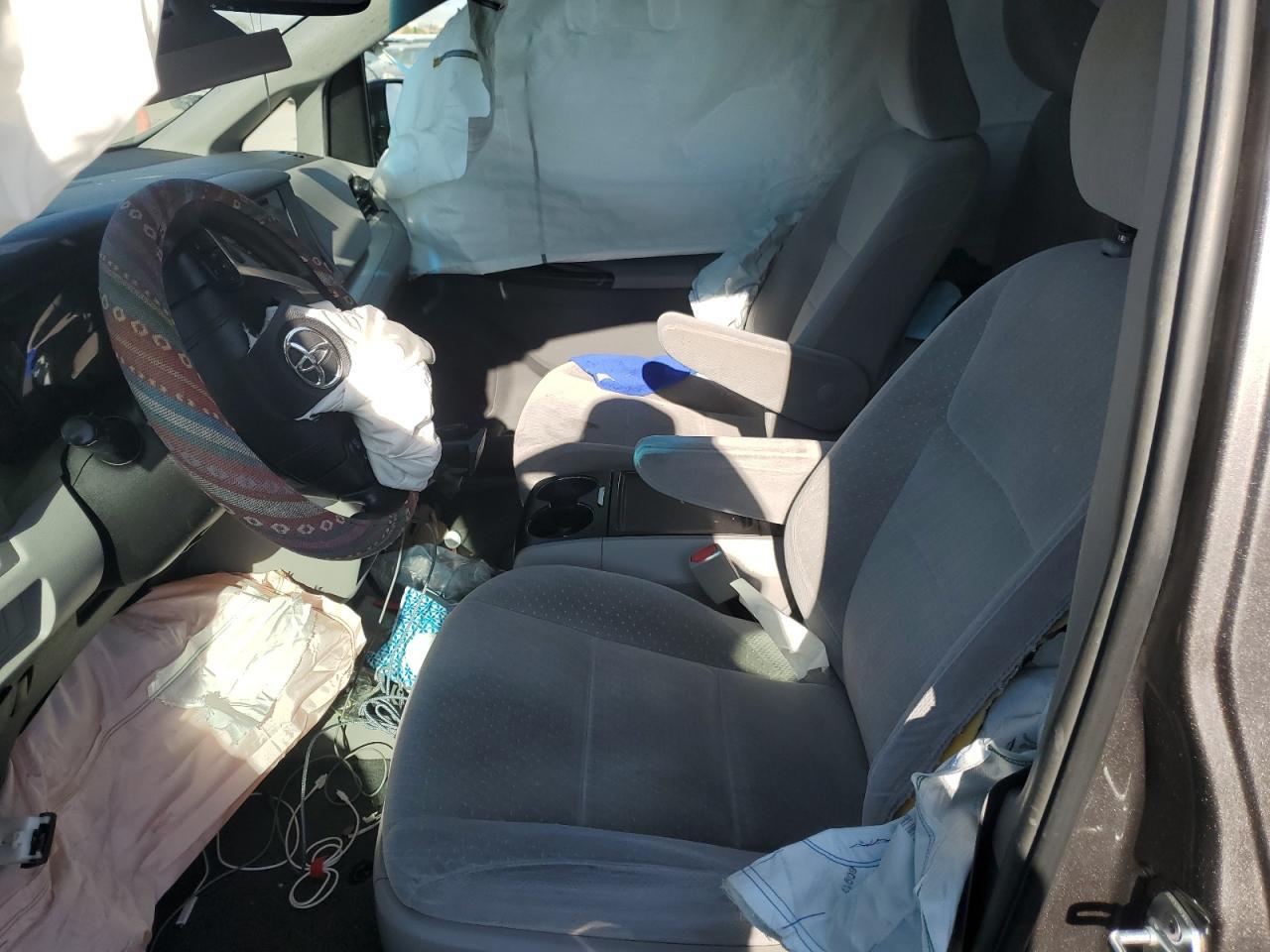 2017 TOYOTA SIENNA