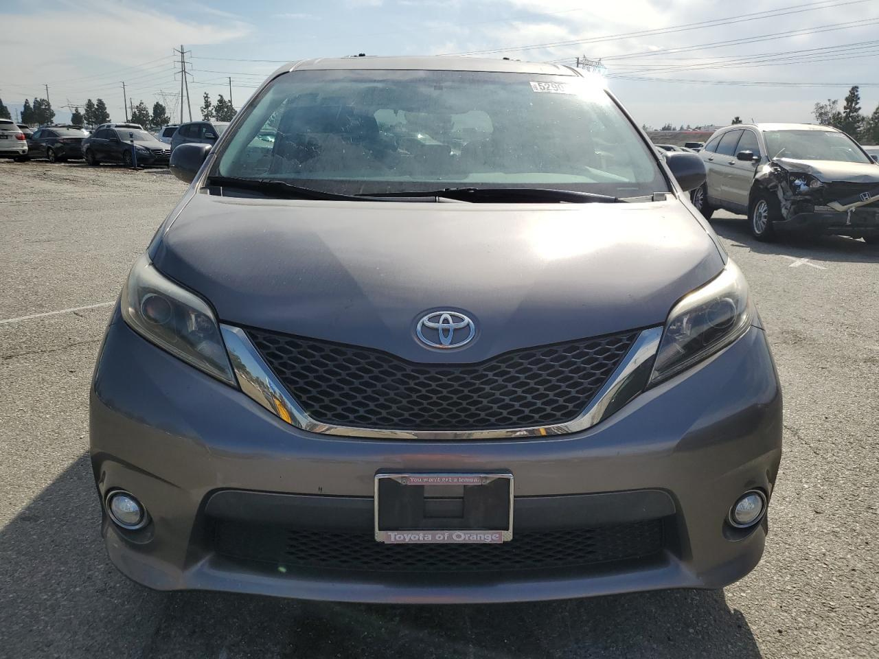 2016 TOYOTA SIENNA