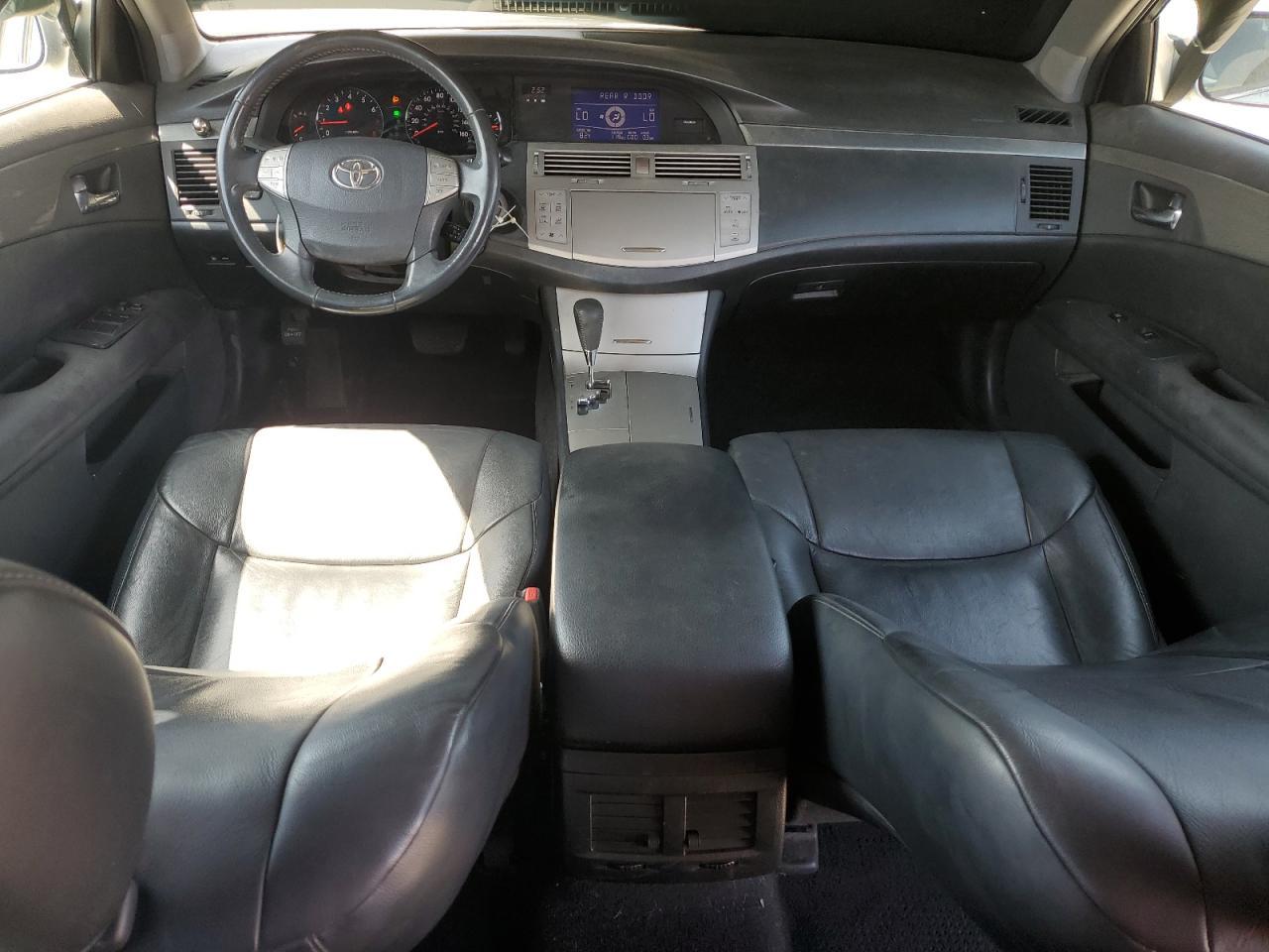 2005 TOYOTA Avalon