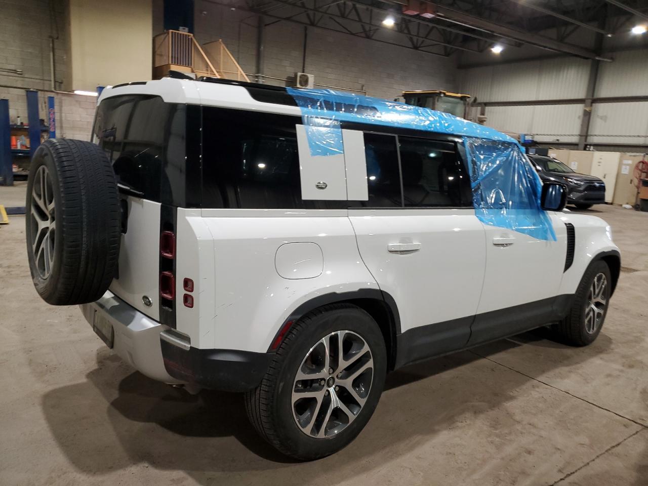 2023 LAND ROVER Defender