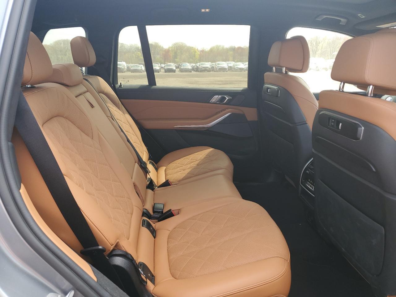 2023 BMW X7