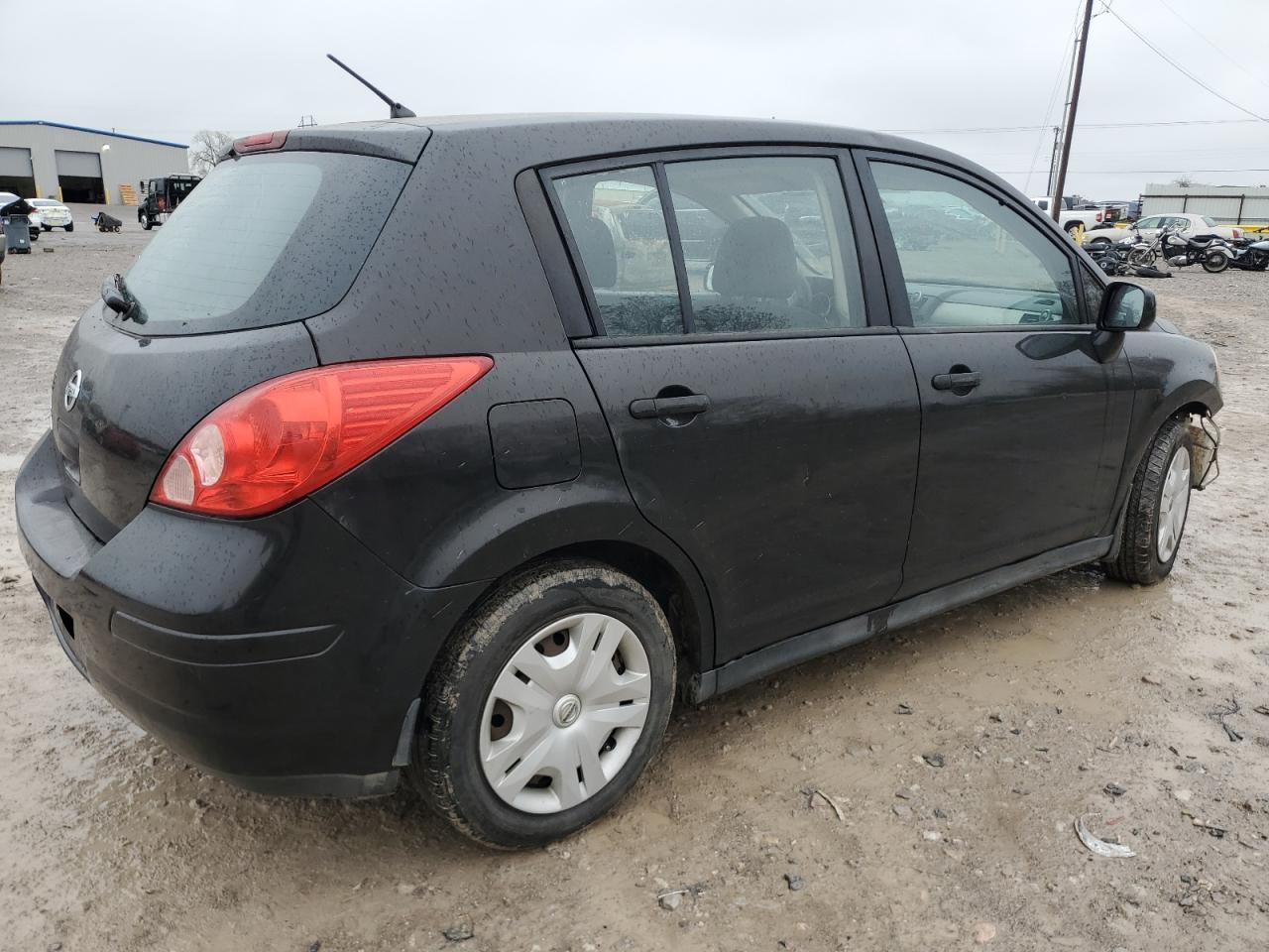 2011 NISSAN VERSA