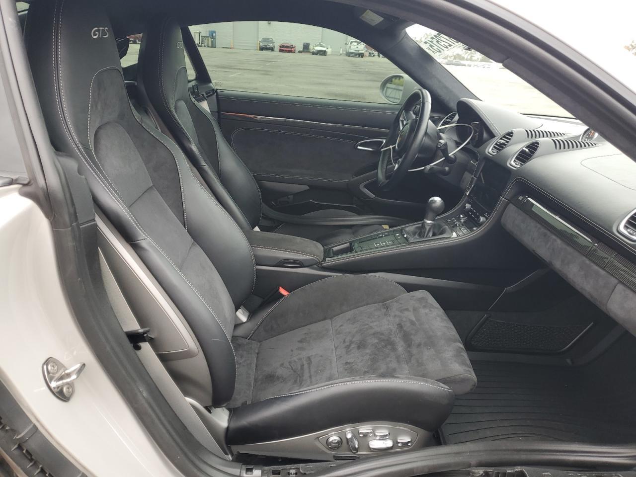 2019 PORSCHE Cayman