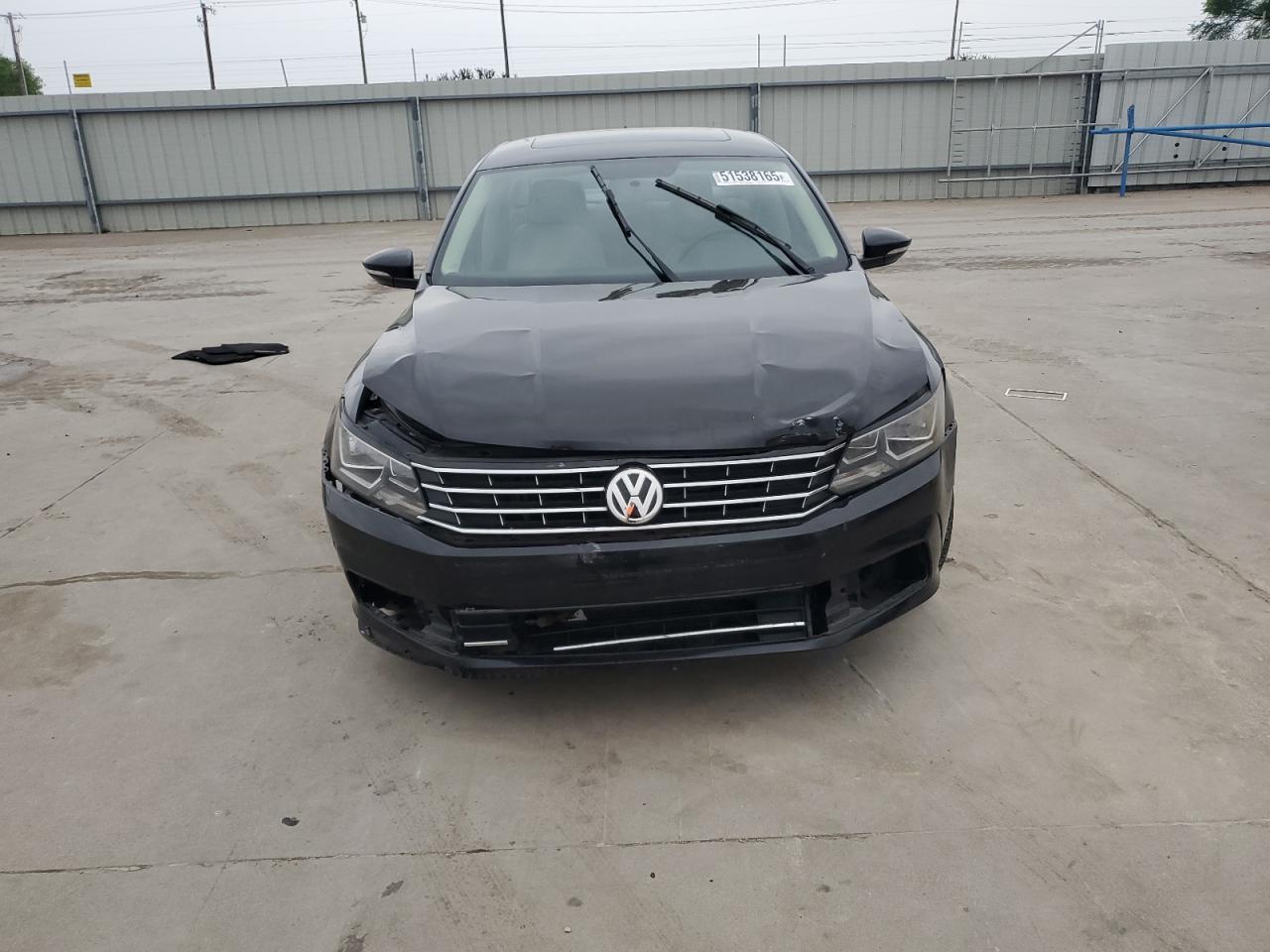 2018 VOLKSWAGEN Passat