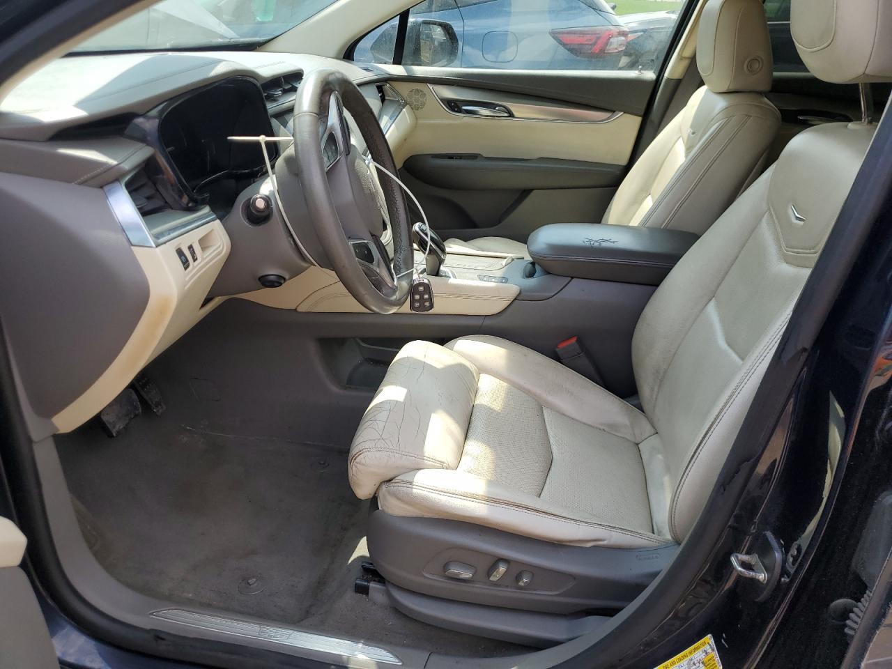 2017 CADILLAC XT5