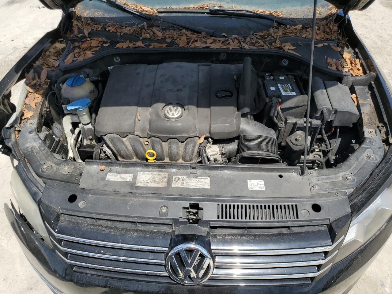 2012 VOLKSWAGEN Passat