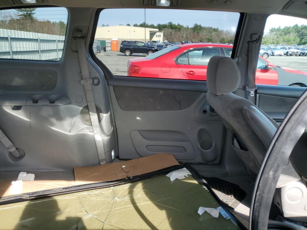 2004 TOYOTA SIENNA