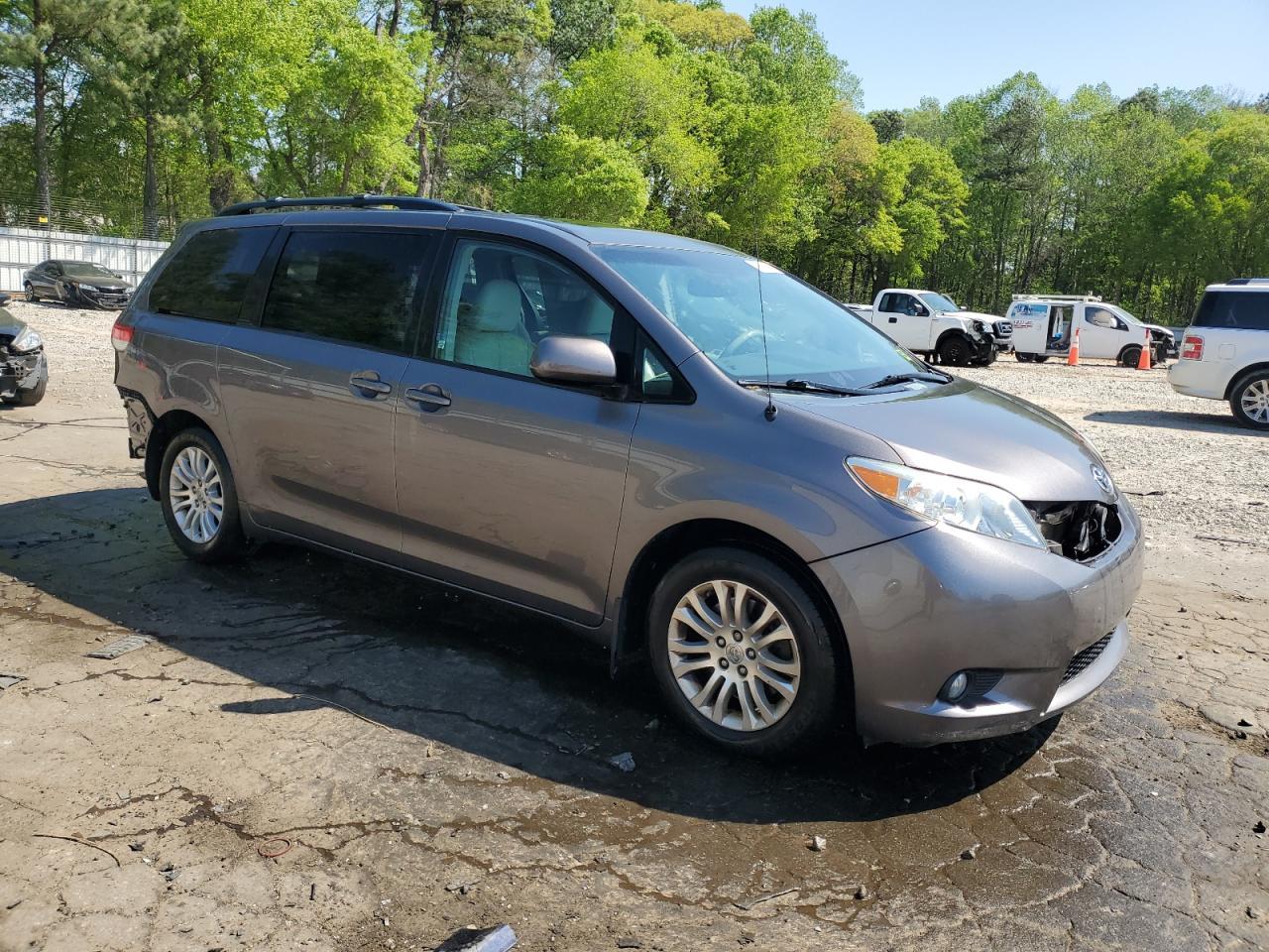2014 TOYOTA SIENNA