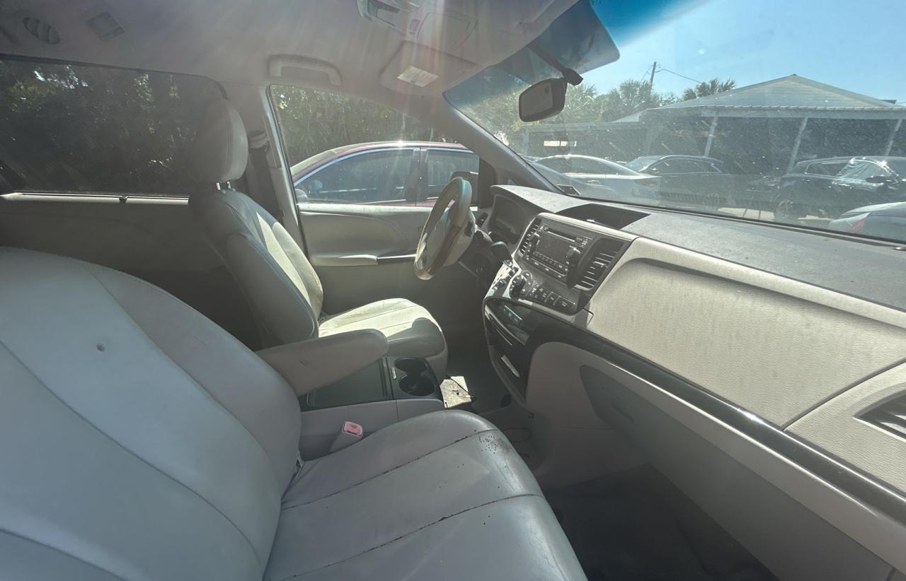 2013 TOYOTA SIENNA