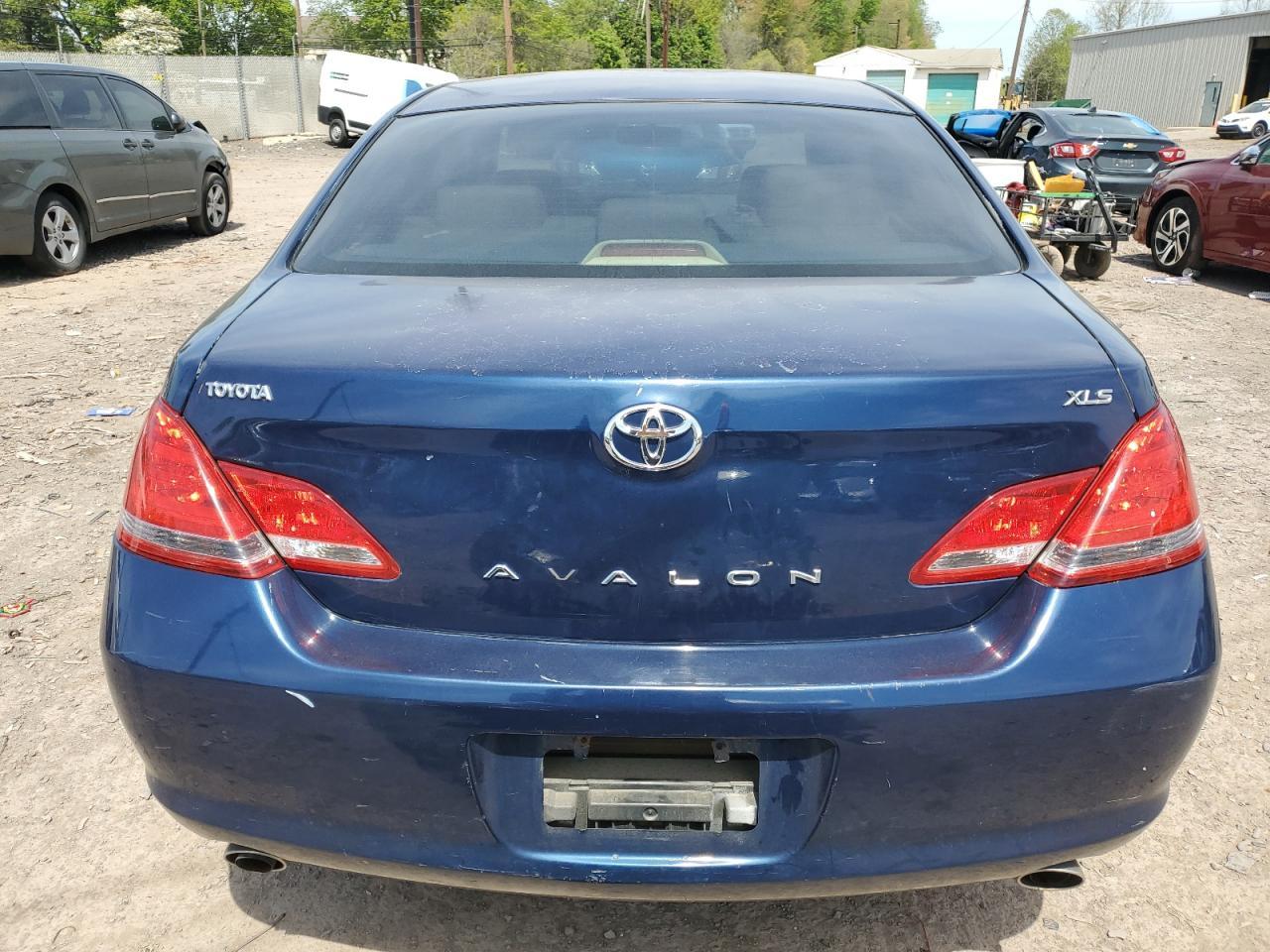 2005 TOYOTA Avalon