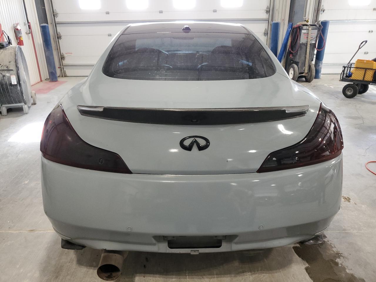 2011 INFINITI G37