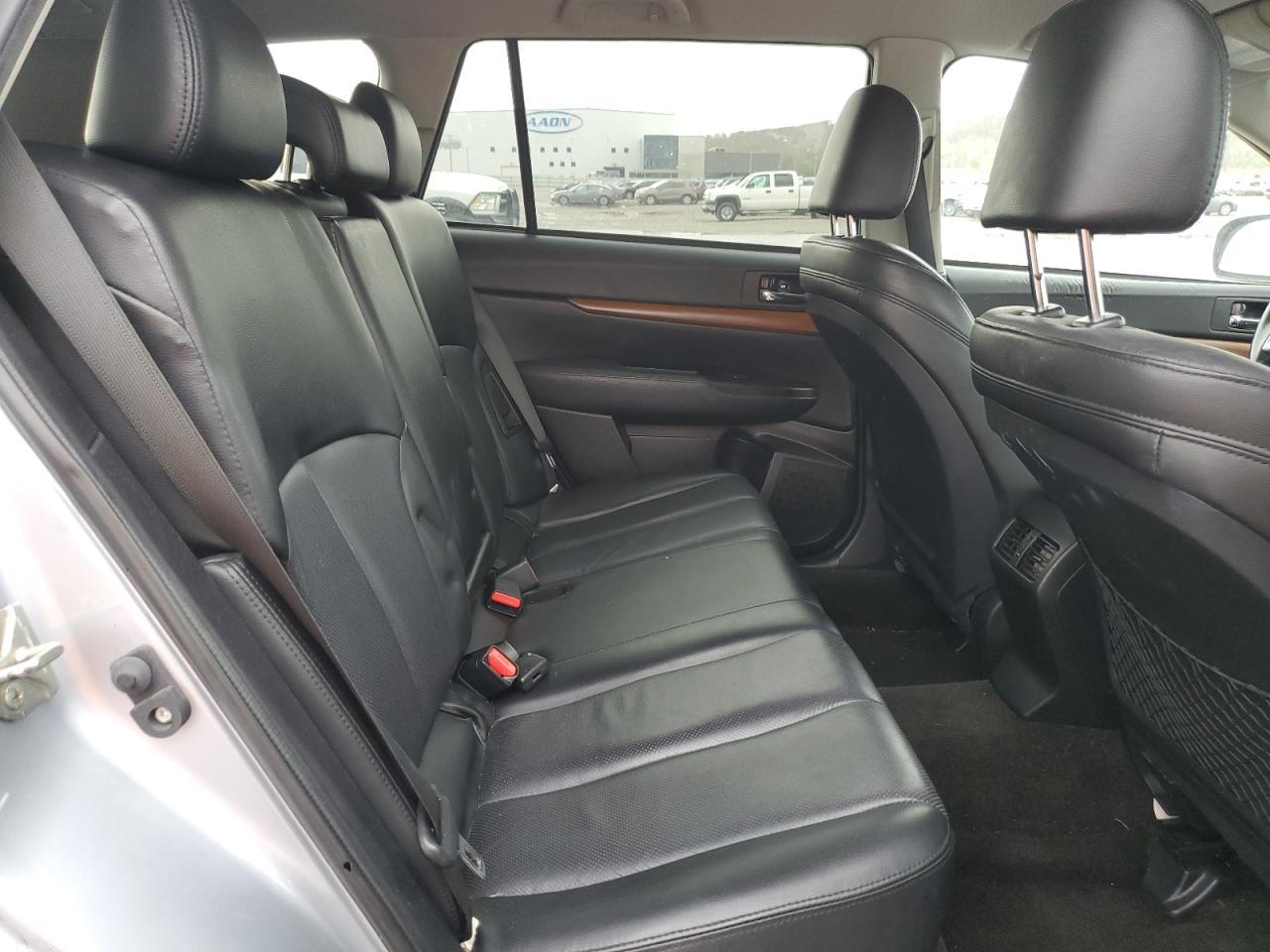 2013 SUBARU Outback