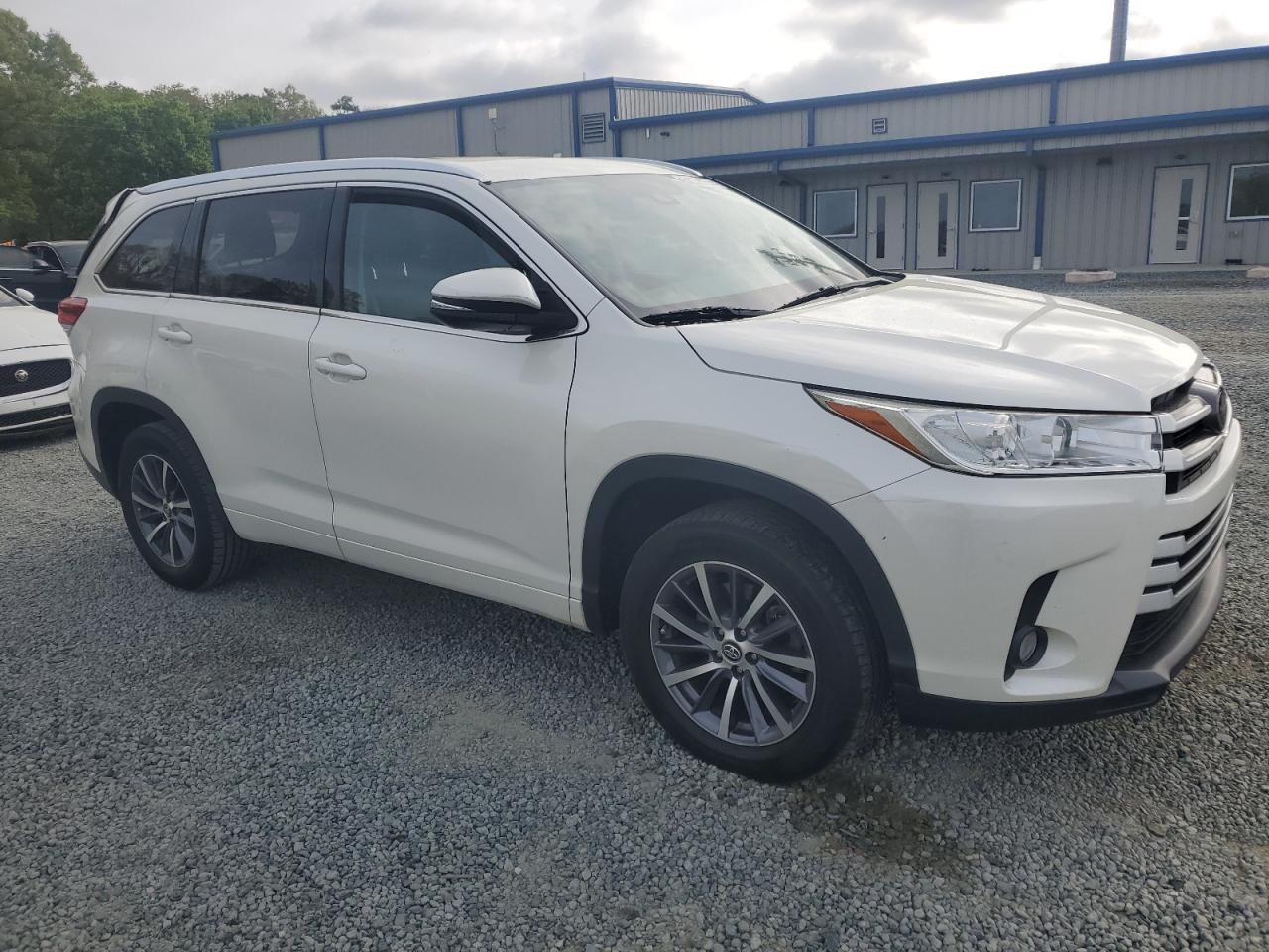 2017 TOYOTA HIGHLANDER