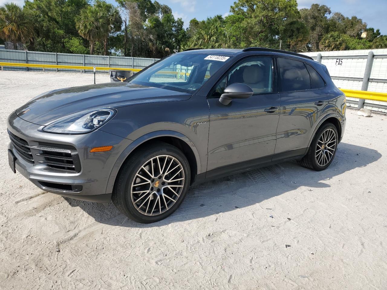 2020 PORSCHE CAYENNE