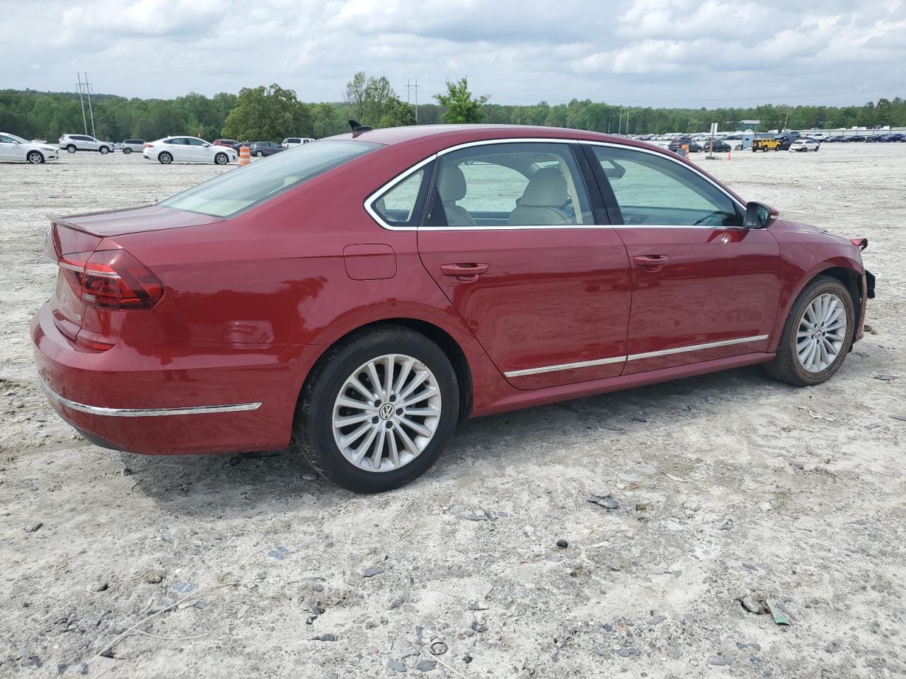 2017 VOLKSWAGEN Passat