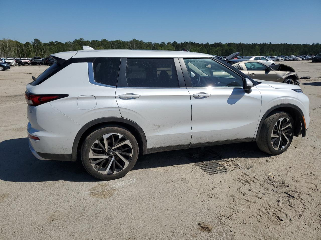 2023 MITSUBISHI outlander