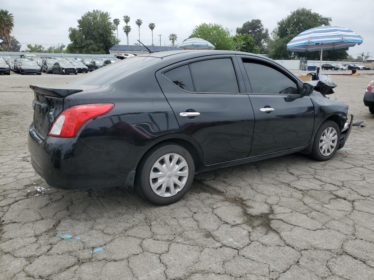 2017 NISSAN VERSA