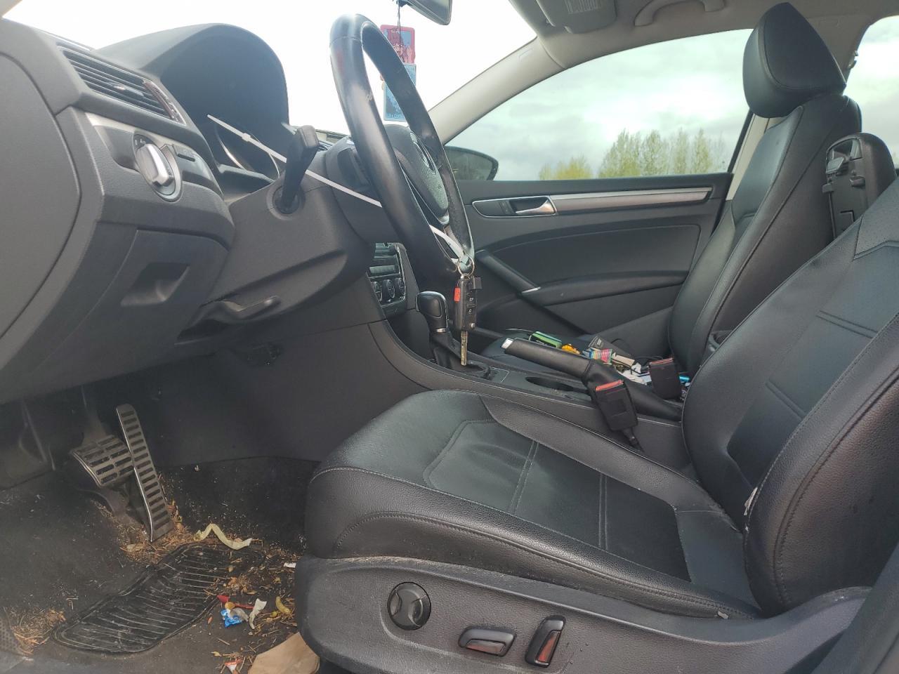 2017 VOLKSWAGEN Passat