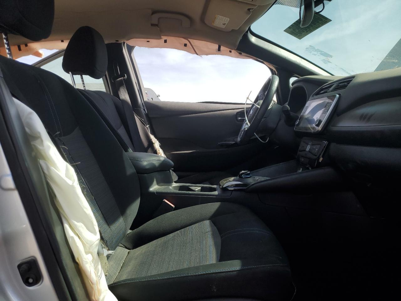 2022 NISSAN LEAF