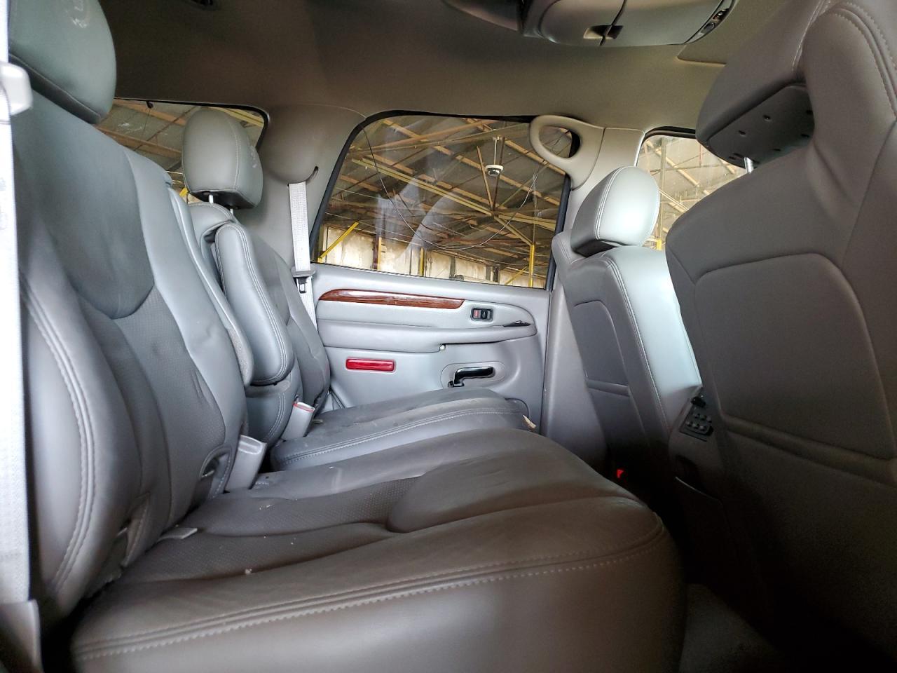 2004 CADILLAC ESCALADE