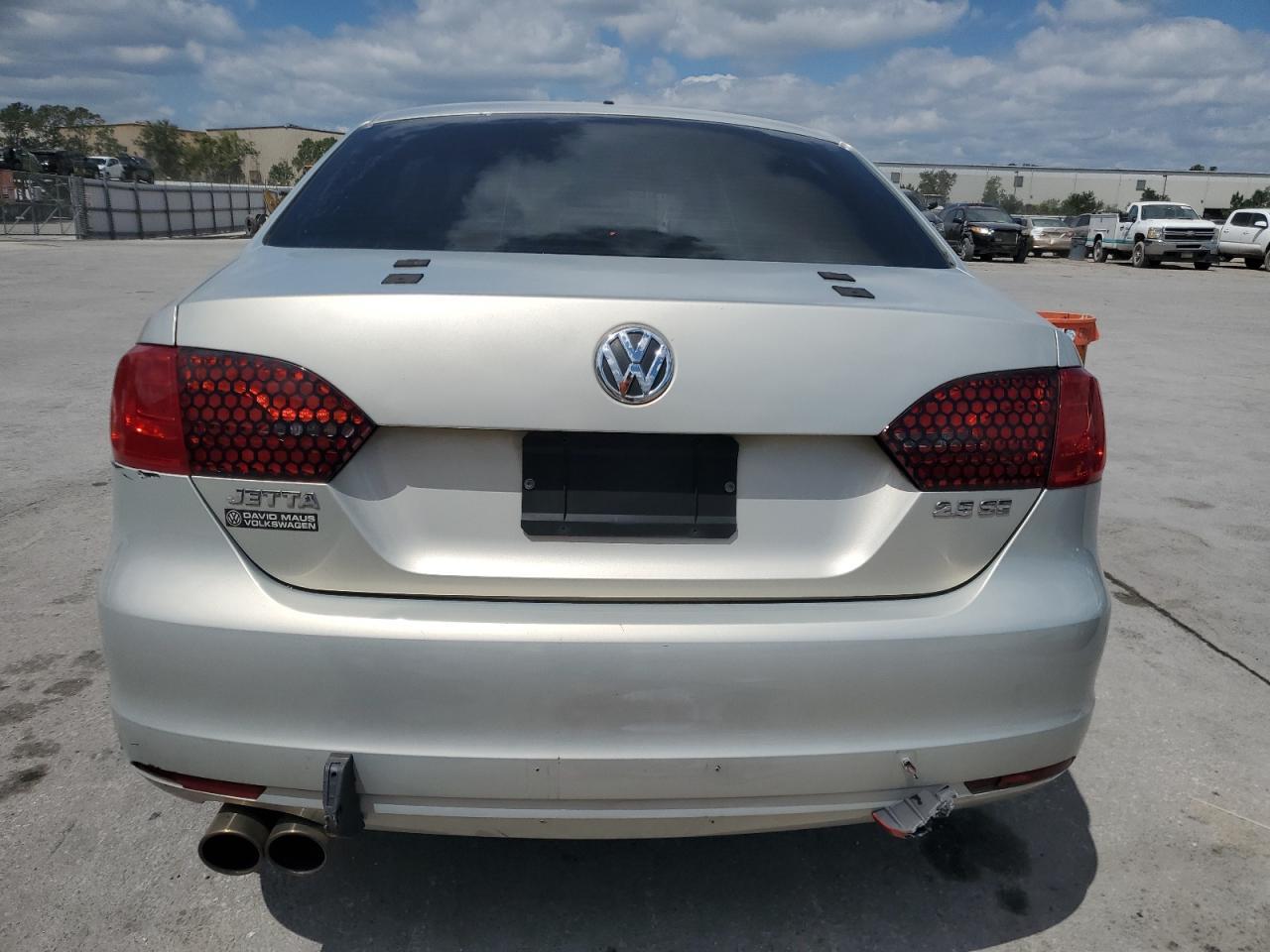 2011 VOLKSWAGEN JETTA
