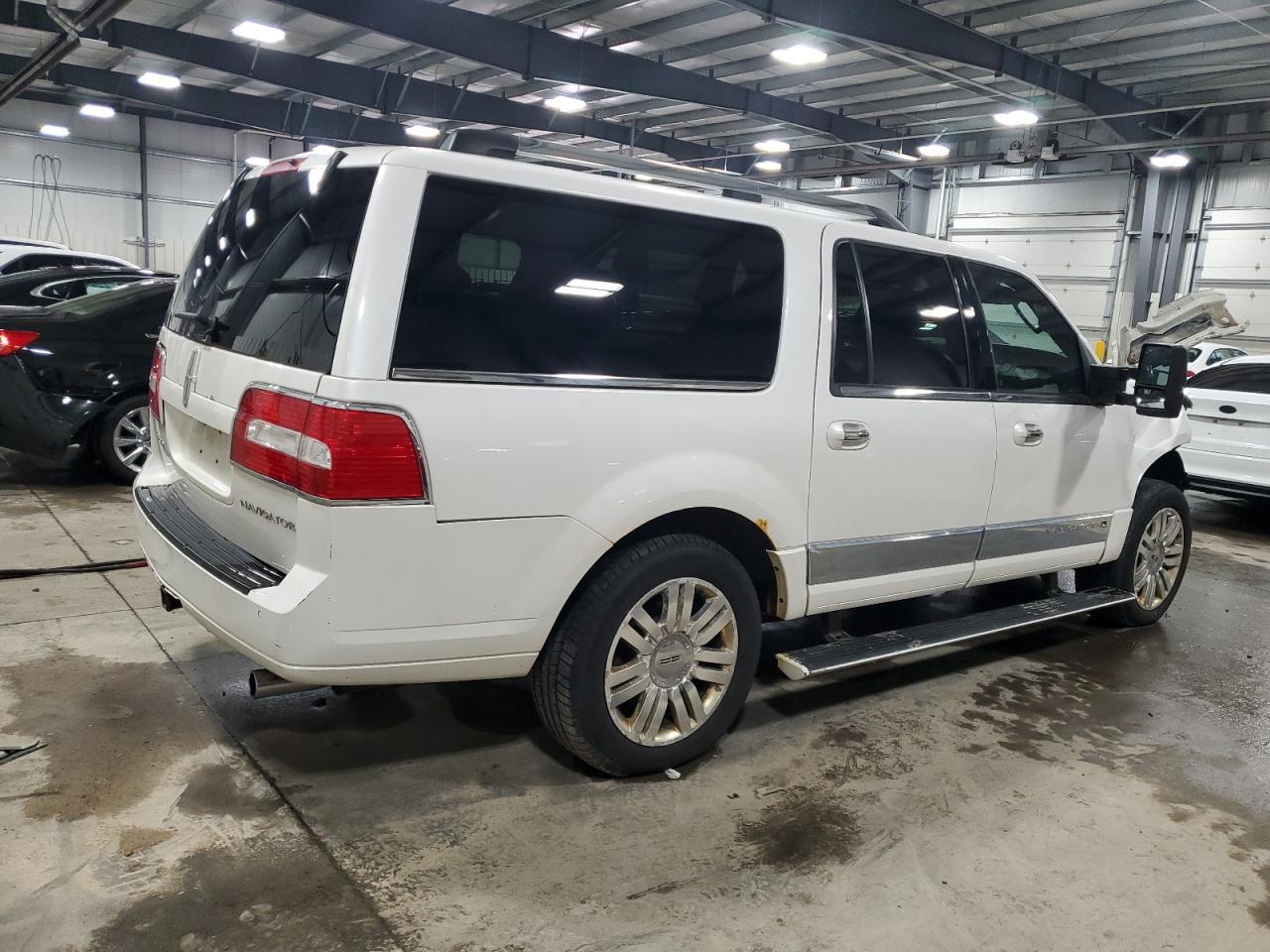 2011 LINCOLN Navigator