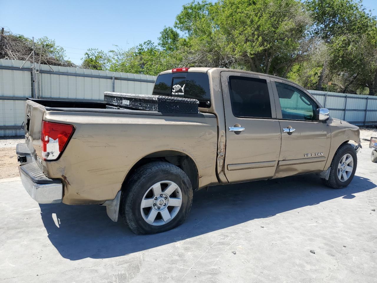 2004 NISSAN Titan