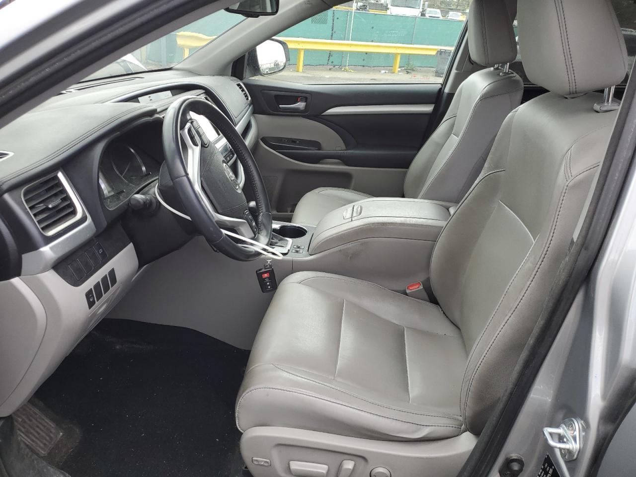 2016 TOYOTA HIGHLANDER