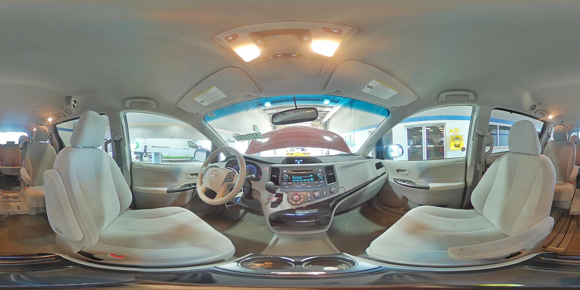 2012 TOYOTA SIENNA