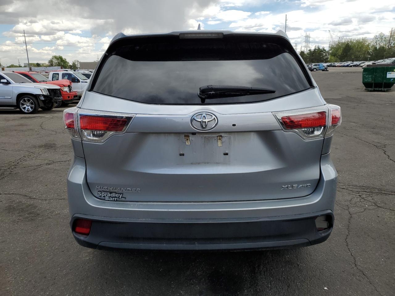 2016 TOYOTA HIGHLANDER