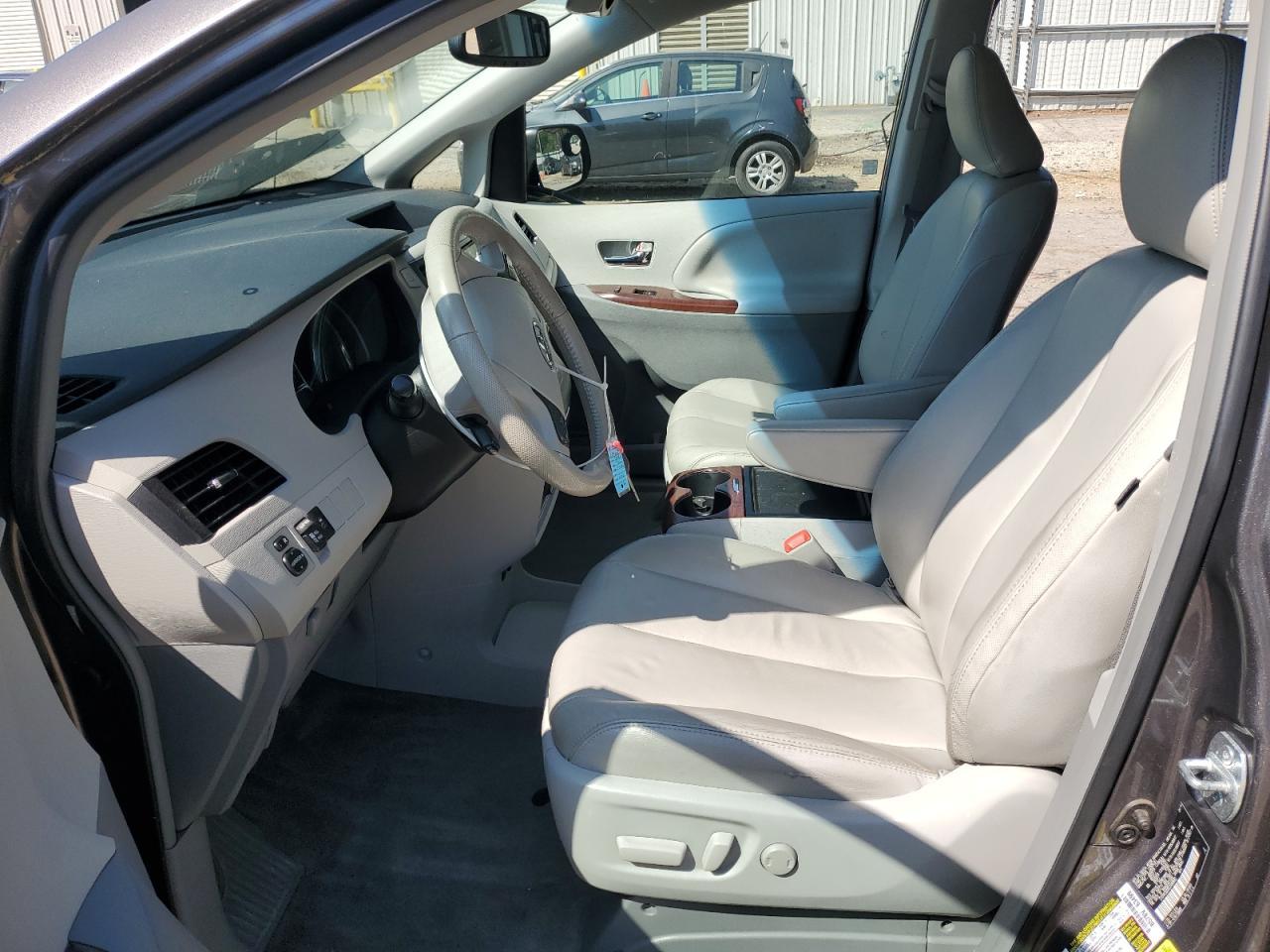 2014 TOYOTA SIENNA