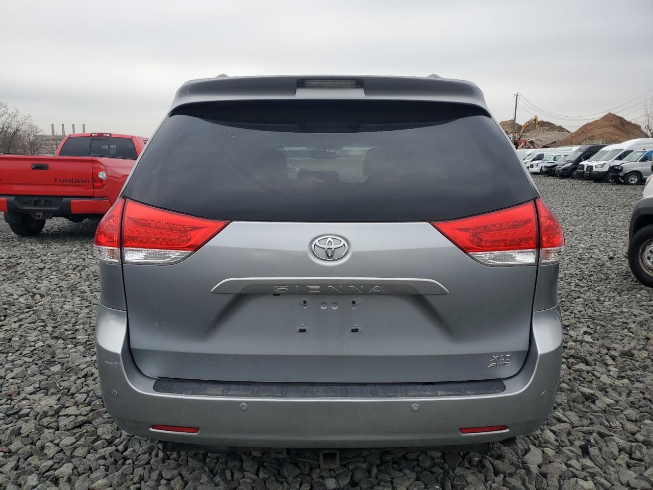 2013 TOYOTA SIENNA