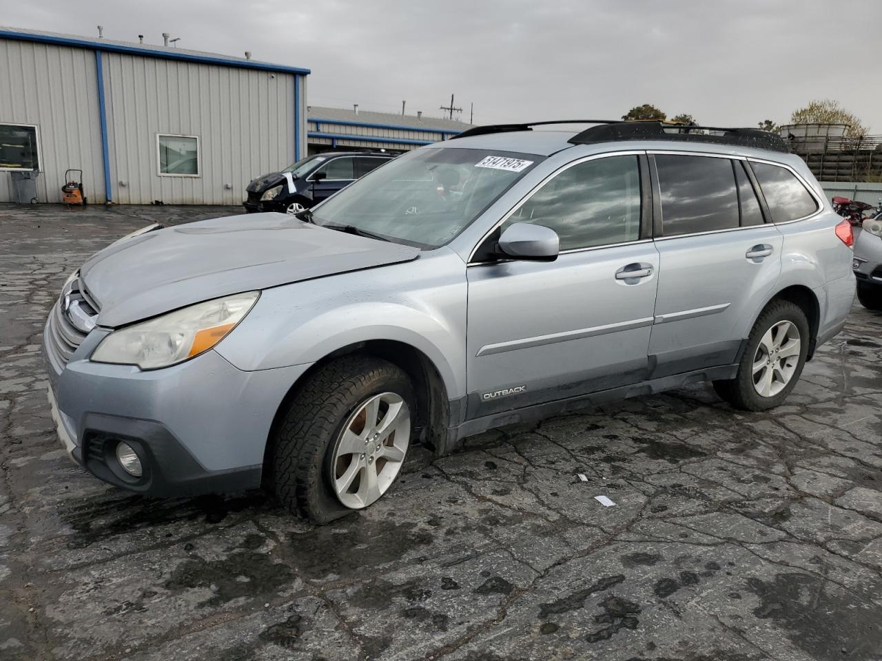 2013 SUBARU Outback