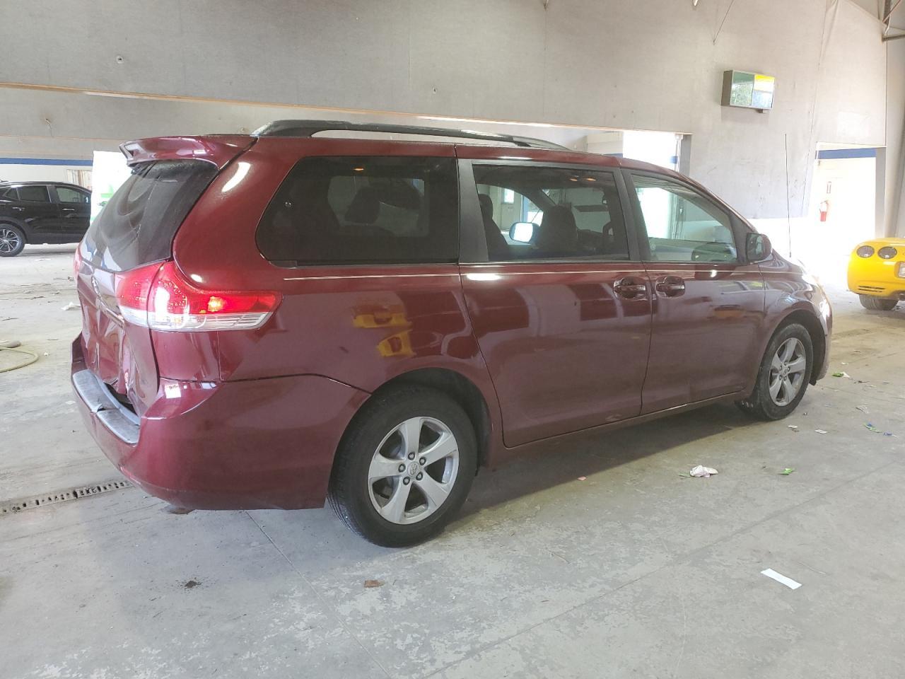 2012 TOYOTA SIENNA