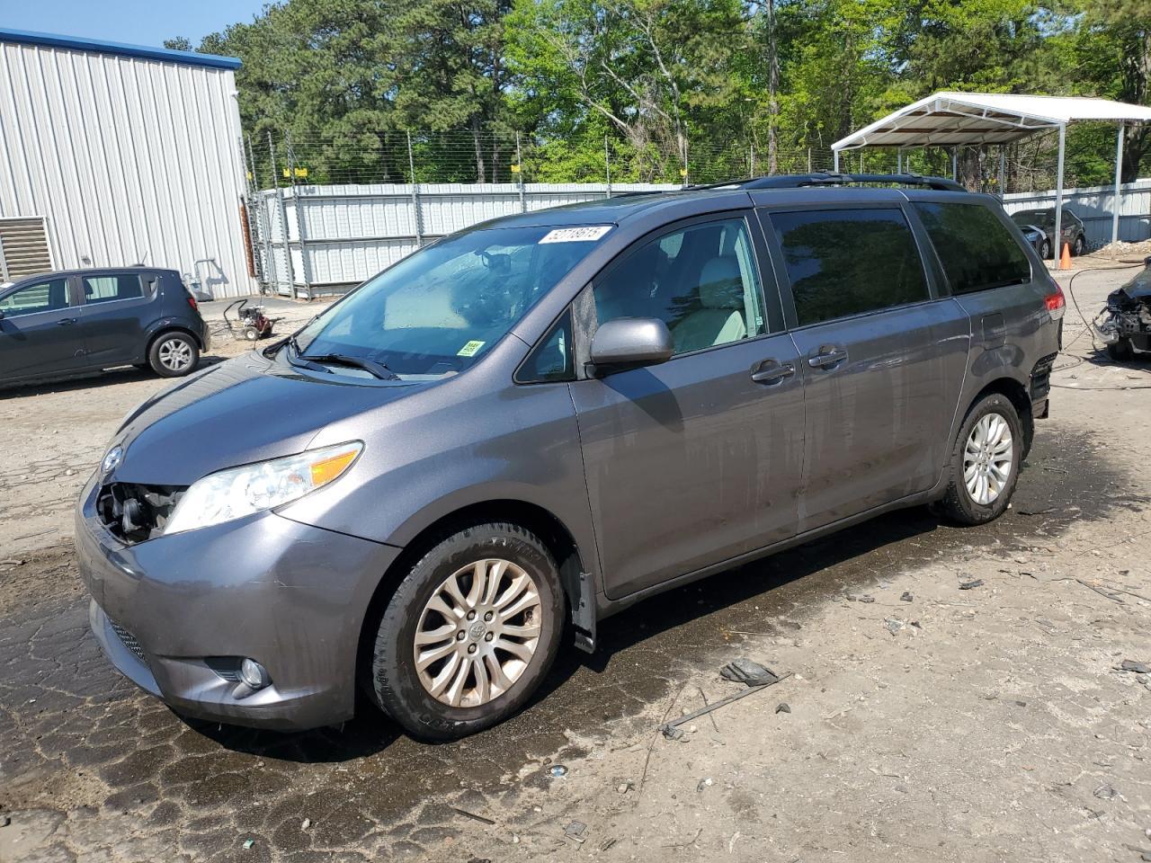 2014 TOYOTA SIENNA