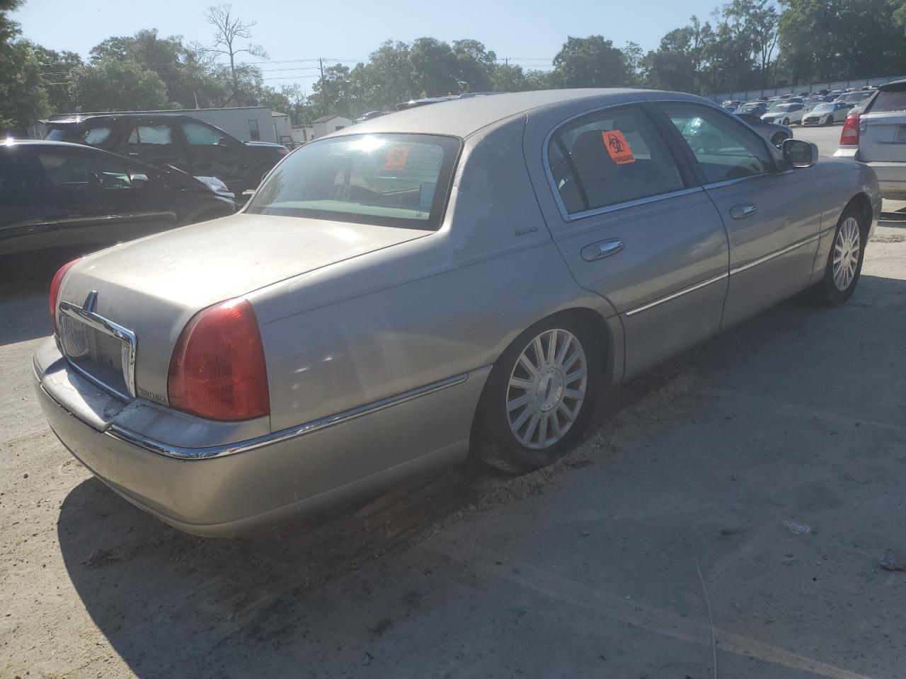 2003 LINCOLN Town Car