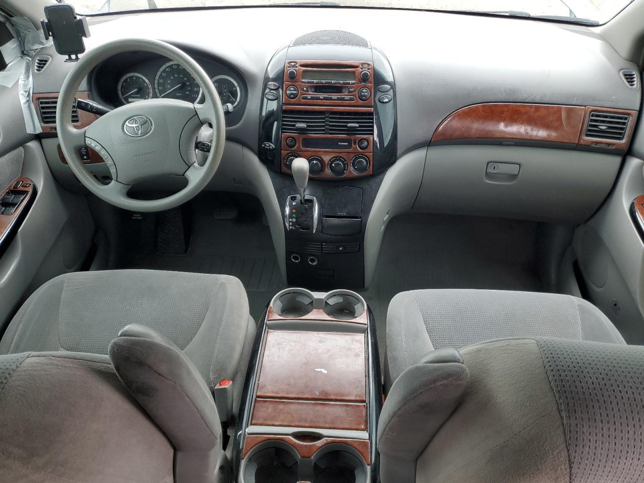 2004 TOYOTA SIENNA