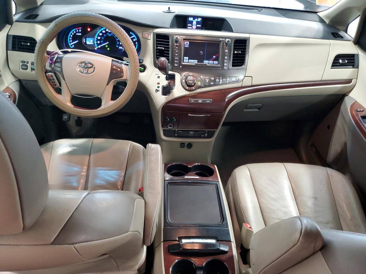 2012 TOYOTA SIENNA