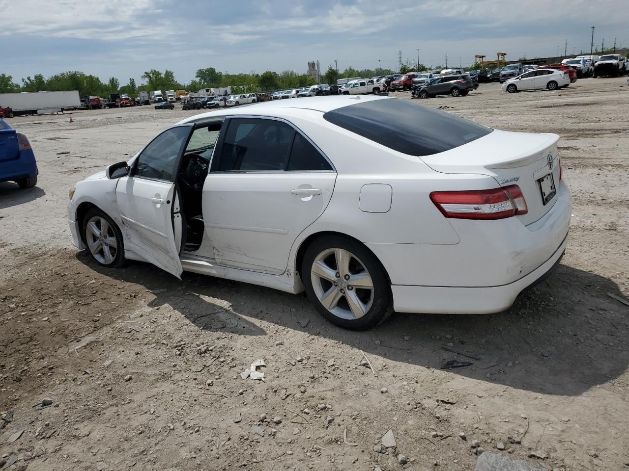 2011 TOYOTA CAMRY
