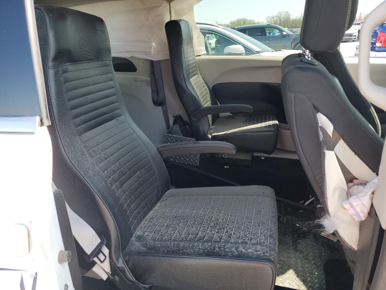 2022 CHRYSLER Voyager