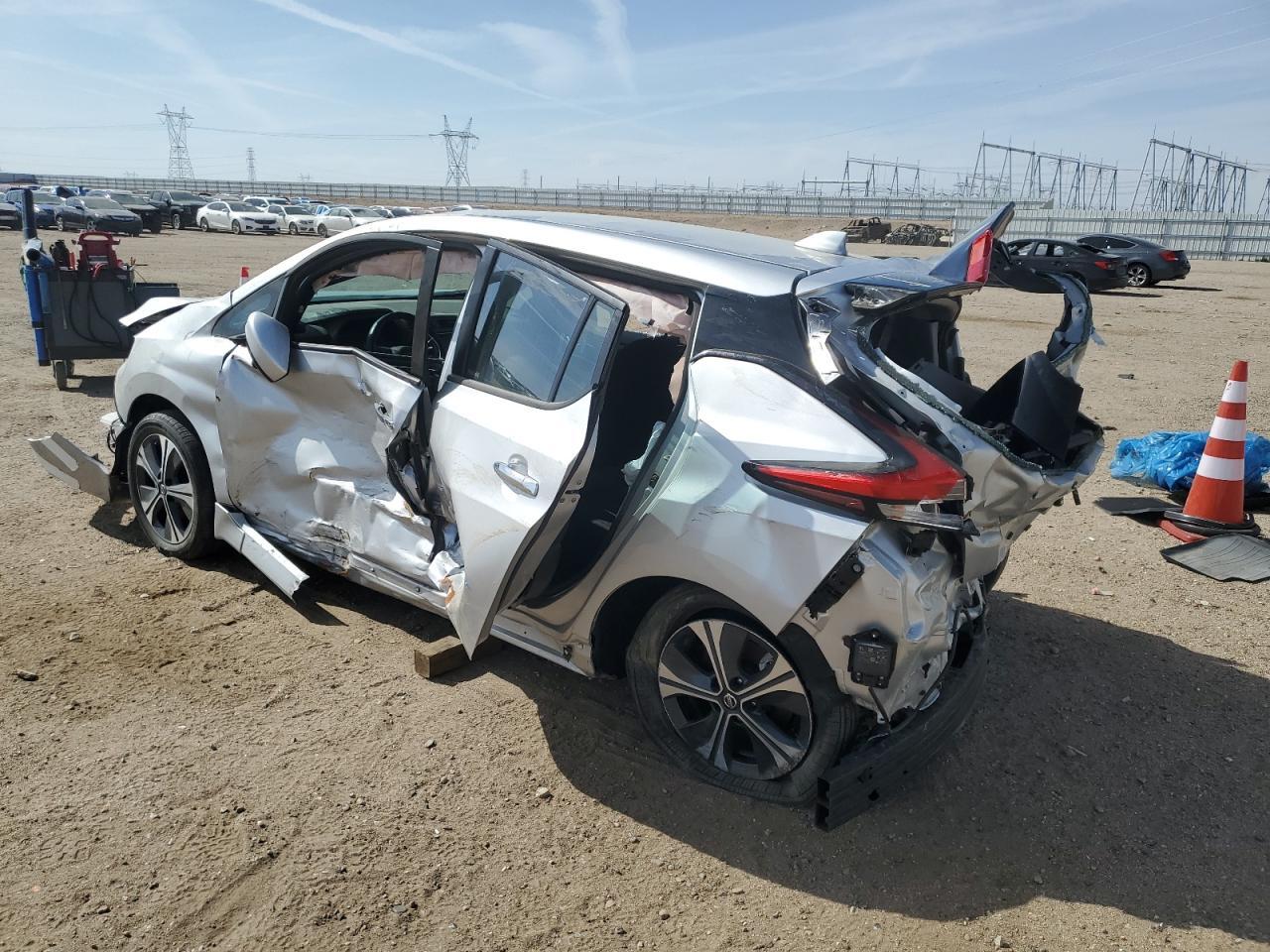 2022 NISSAN LEAF