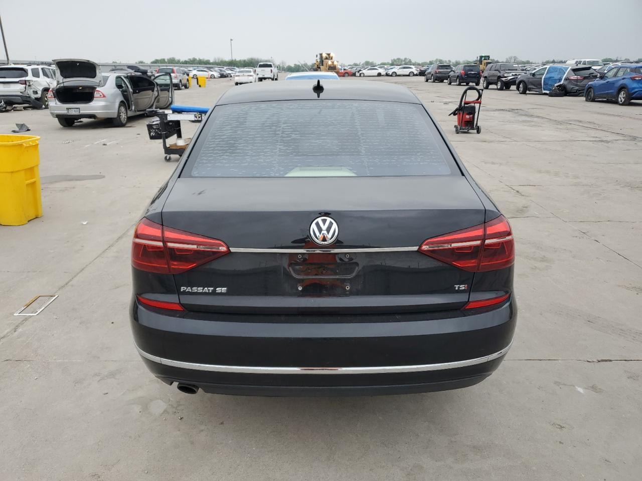 2018 VOLKSWAGEN Passat