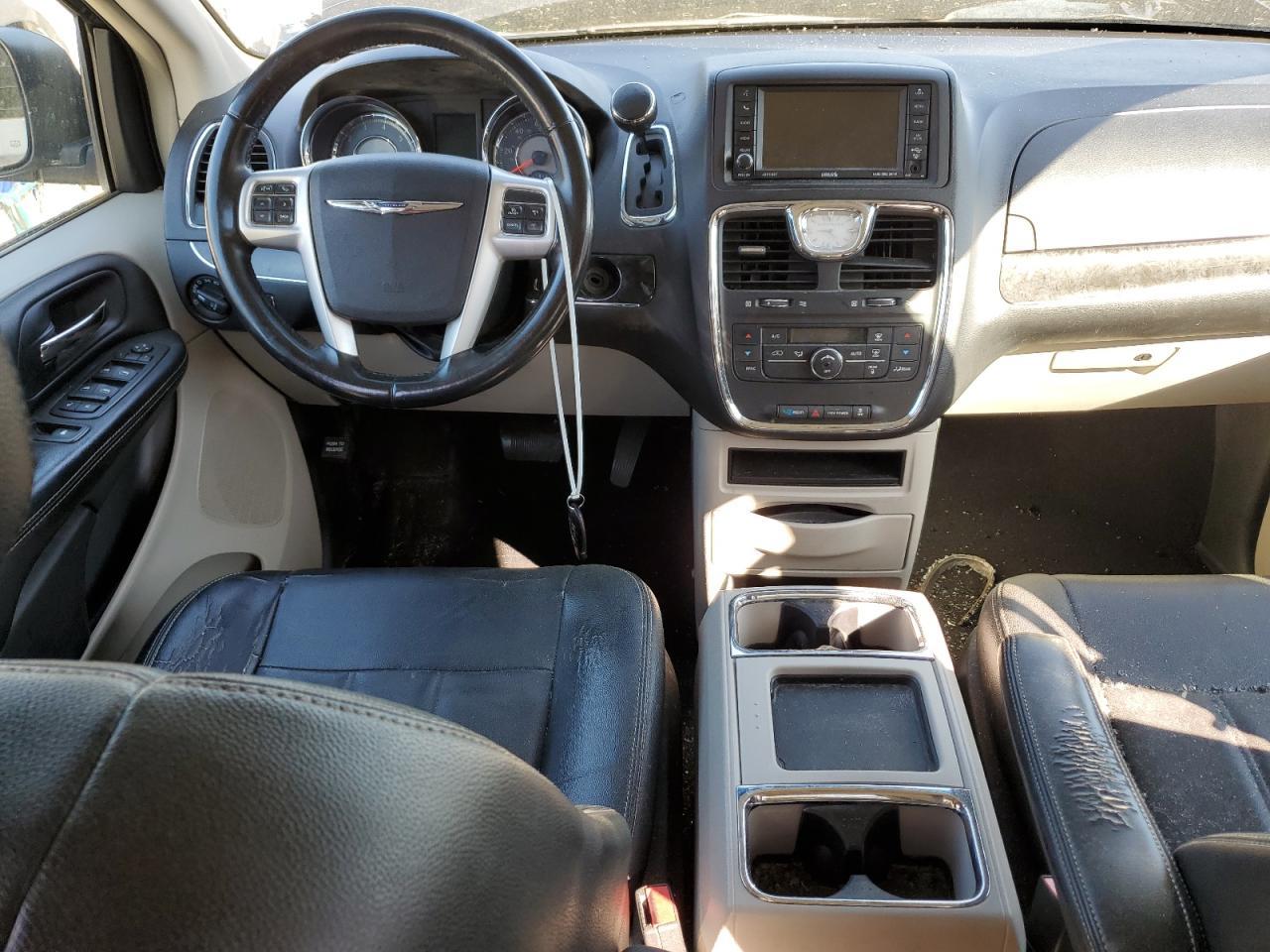 2016 CHRYSLER Town & Country