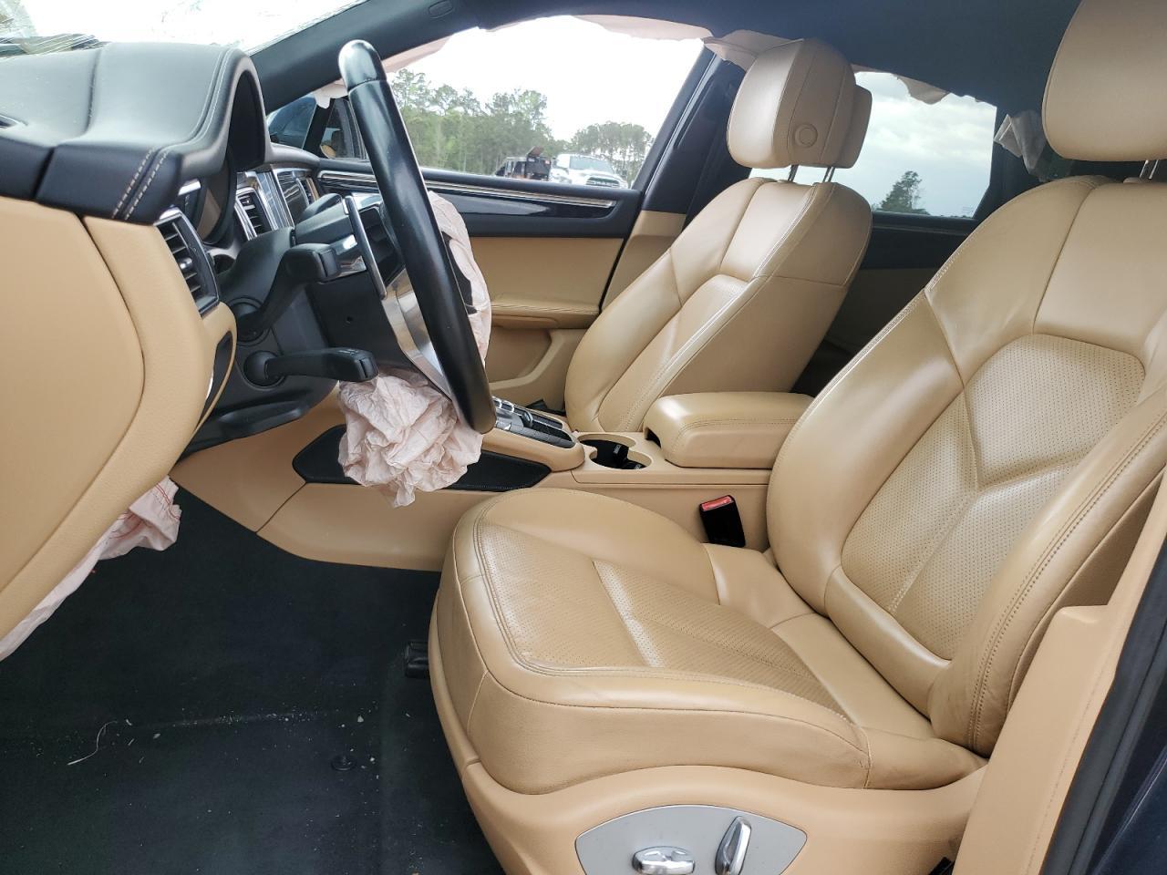 2017 PORSCHE Macan