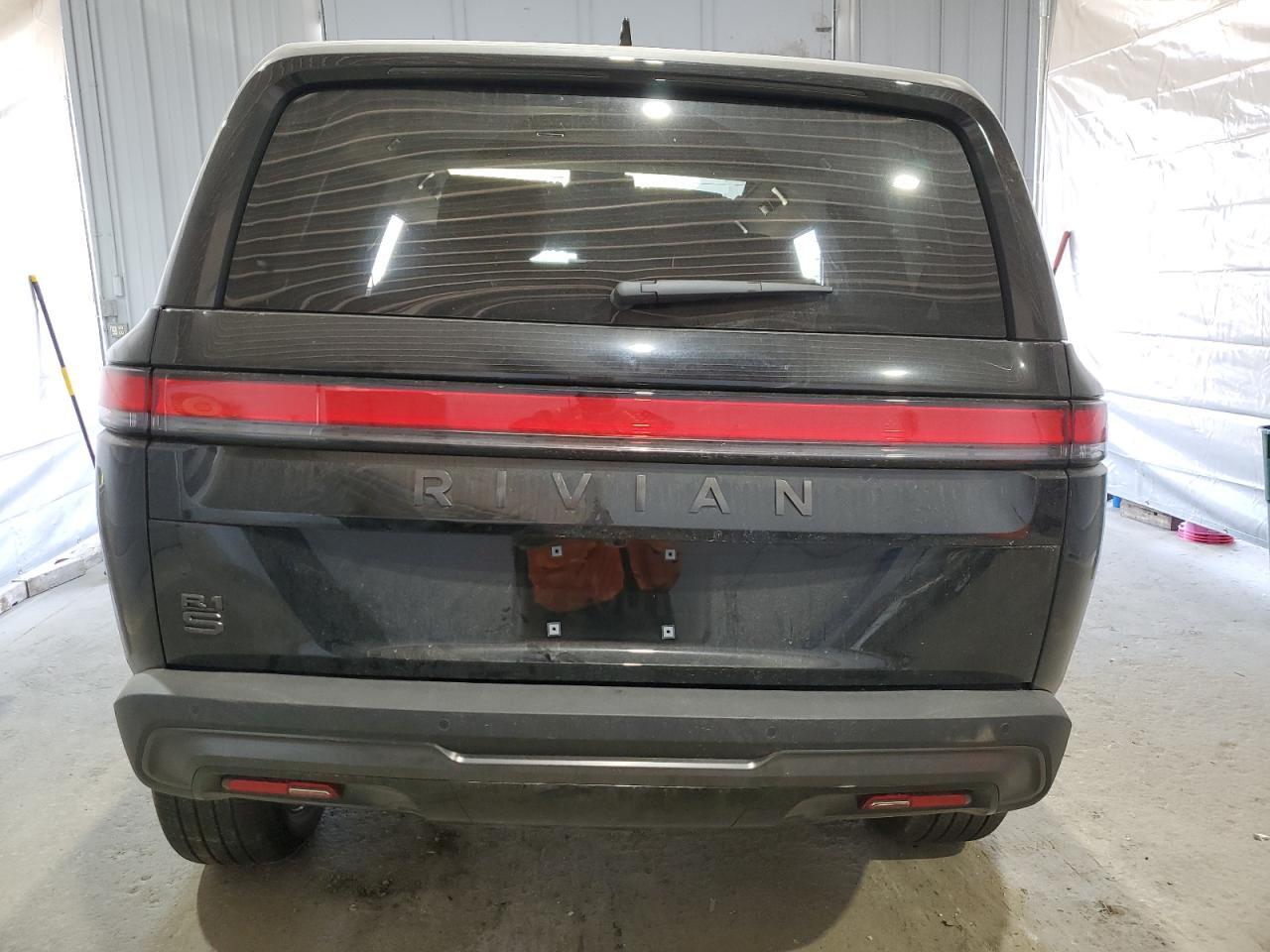 2025 RIVIAN R1s