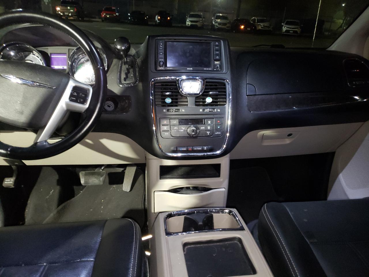 2016 CHRYSLER Town & Cou