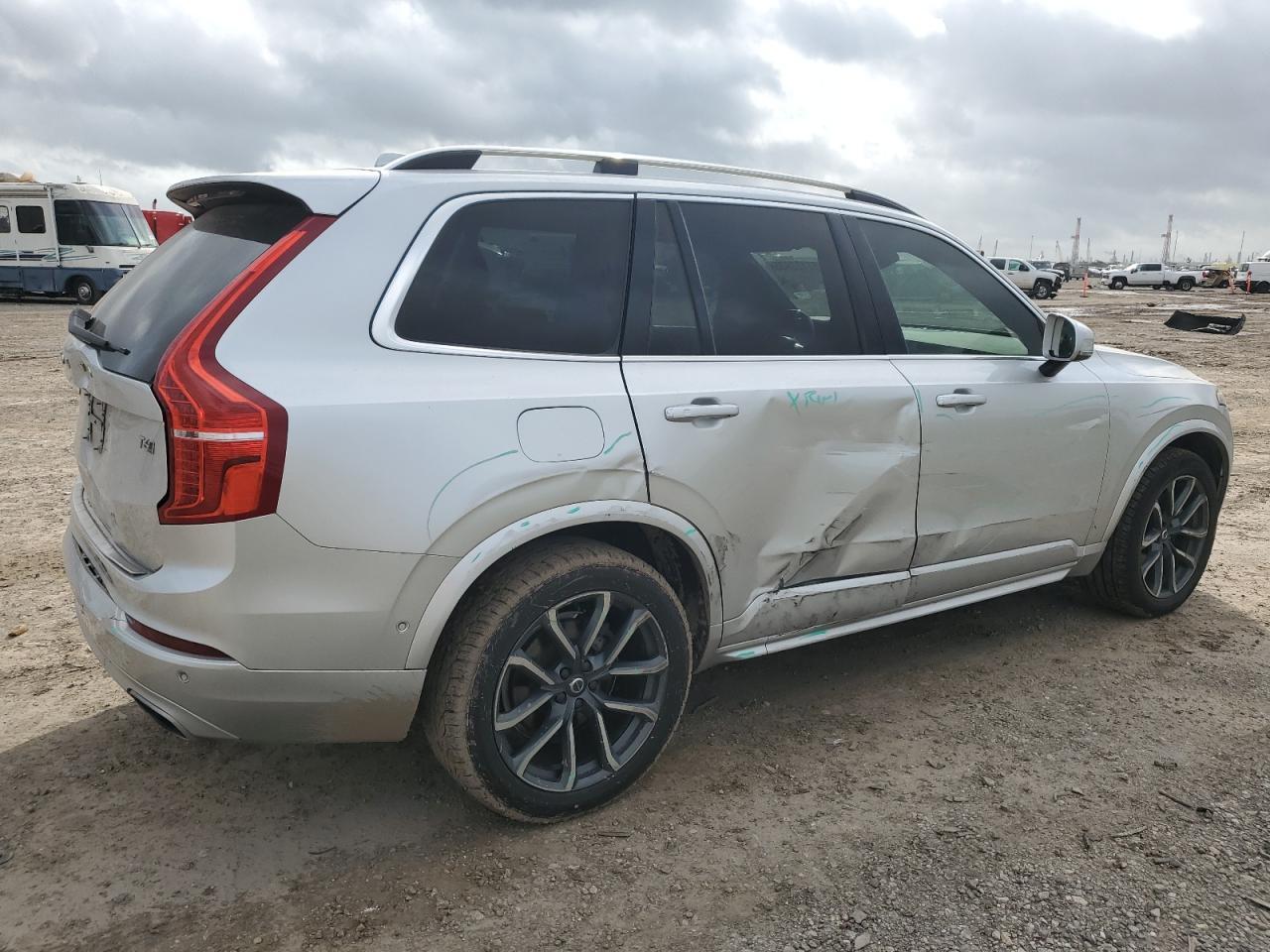 2016 VOLVO XC90