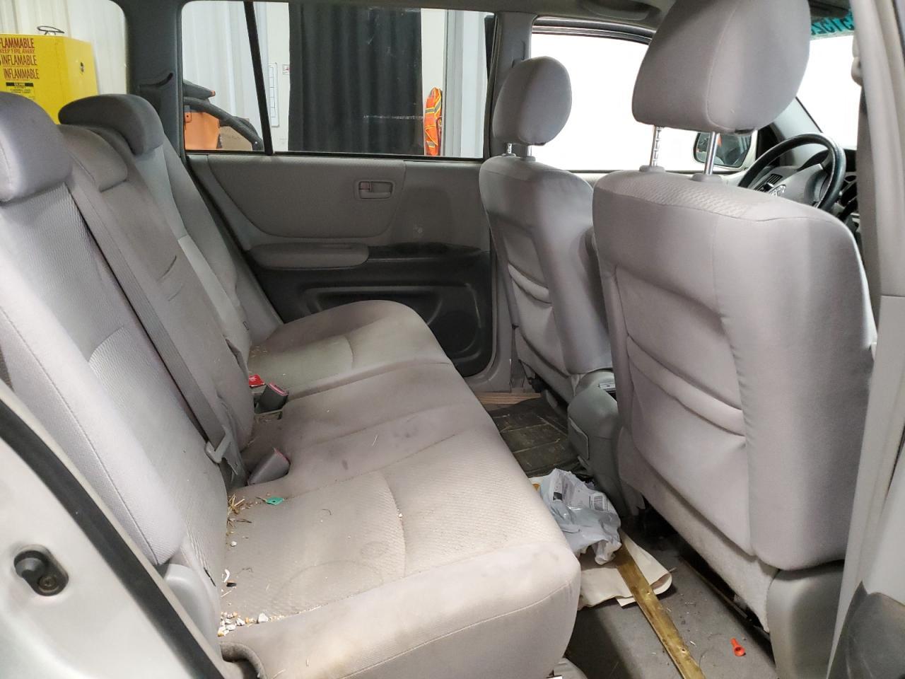 2004 TOYOTA HIGHLANDER