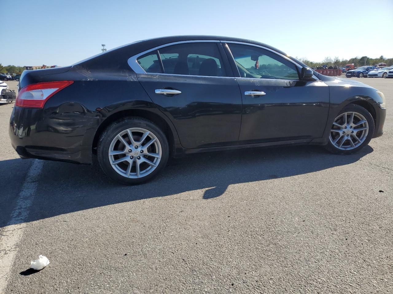 2010 NISSAN Maxima