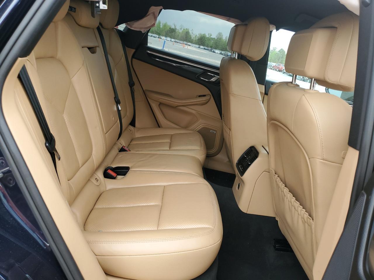2017 PORSCHE Macan
